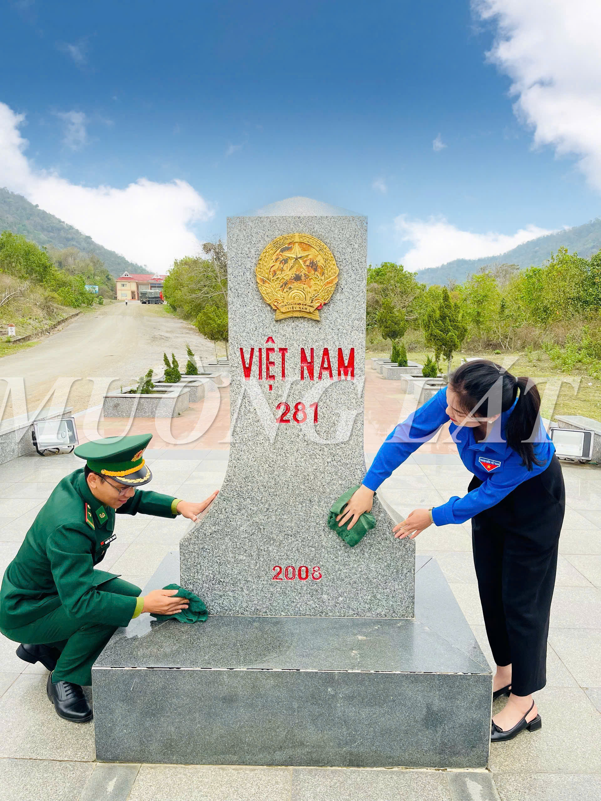 Anh-tin-bai